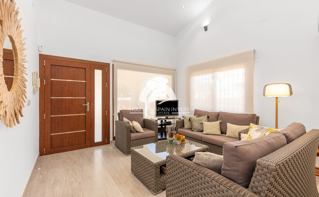 Resale - Villa - Orihuela Costa - Punta Prima  