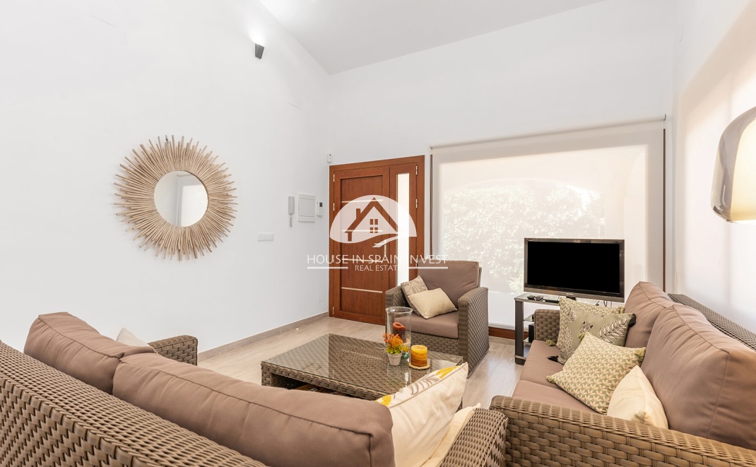 Resale - Villa - Orihuela Costa - Punta Prima  