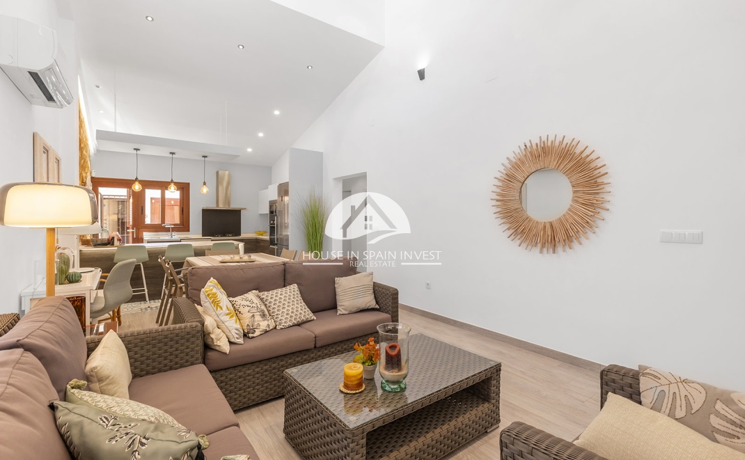 Resale - Villa - Orihuela Costa - Punta Prima  