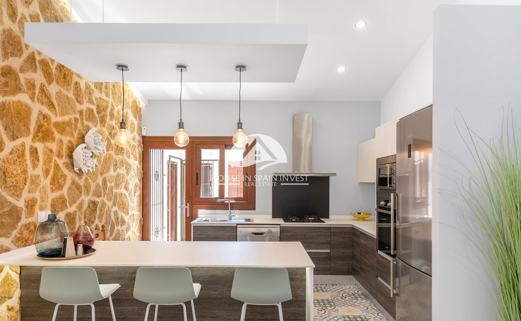 Resale - Villa - Orihuela Costa - Punta Prima  