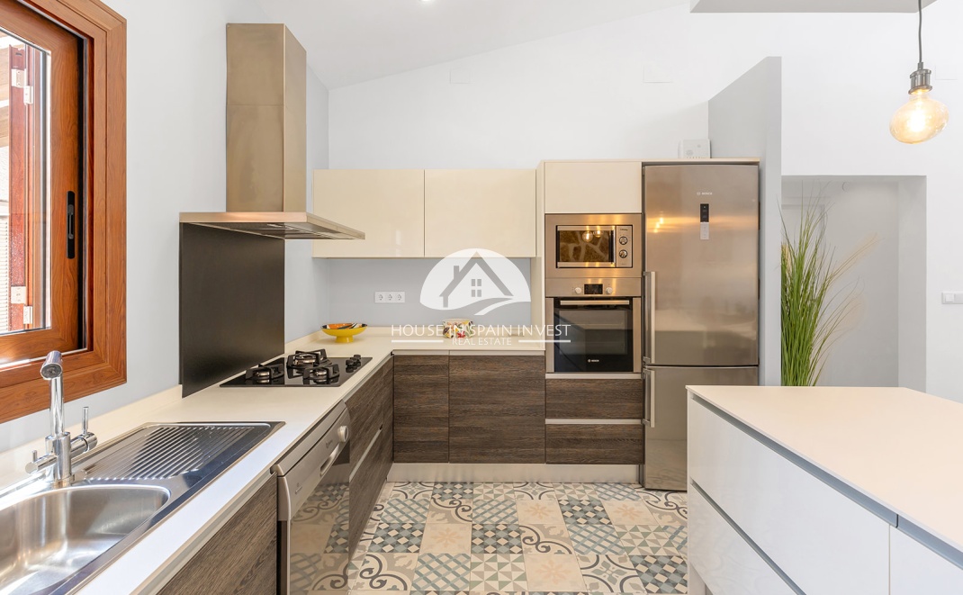 Resale - Villa - Orihuela Costa - Punta Prima  