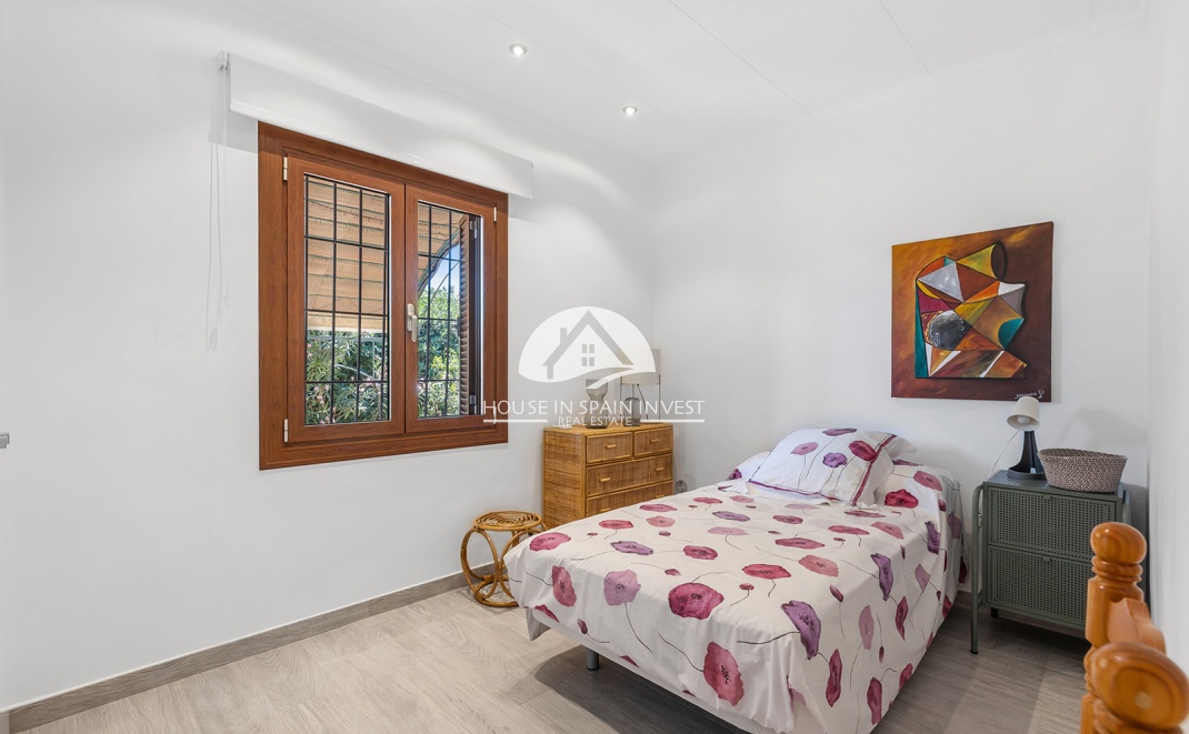 Resale - Villa - Orihuela Costa - Punta Prima  