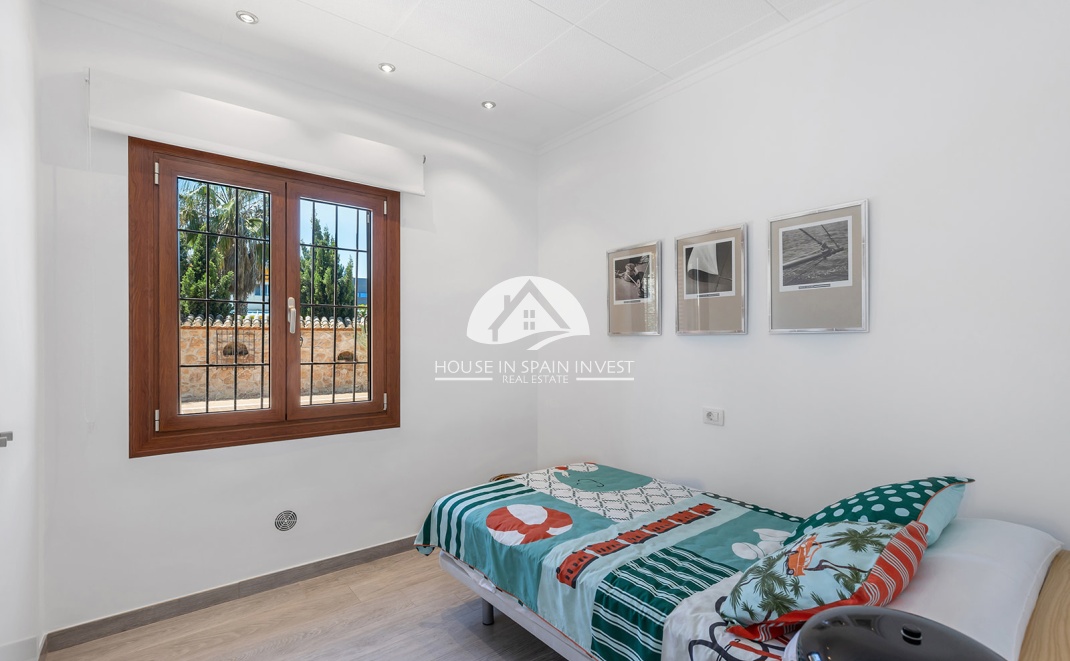 Resale - Villa - Orihuela Costa - Punta Prima  