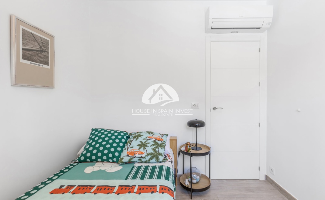 Resale - Villa - Orihuela Costa - Punta Prima  