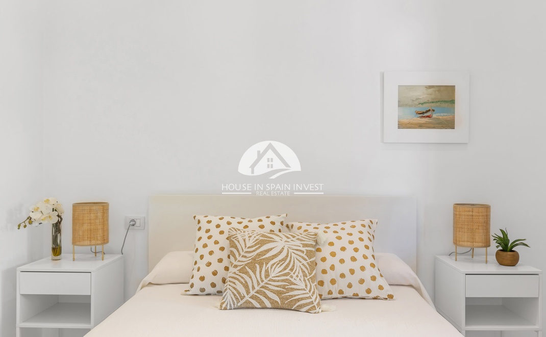 Resale - Villa - Orihuela Costa - Punta Prima  