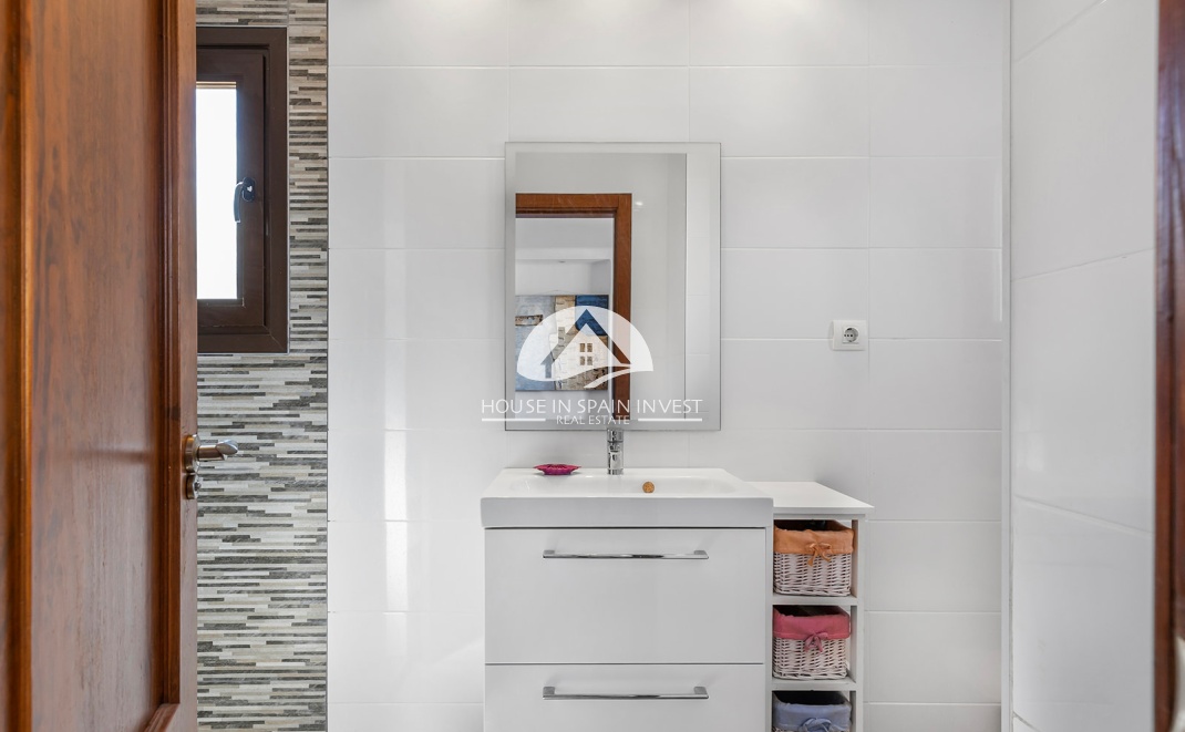 Resale - Apartment  - Torrevieja - Punta Prima  