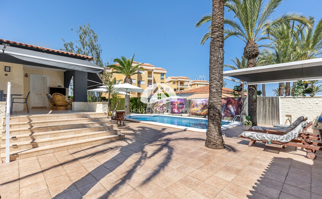 Resale - Villa - Torrevieja - Punta Prima  