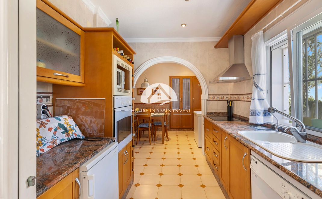 Resale - Villa - Torrevieja - Punta Prima  