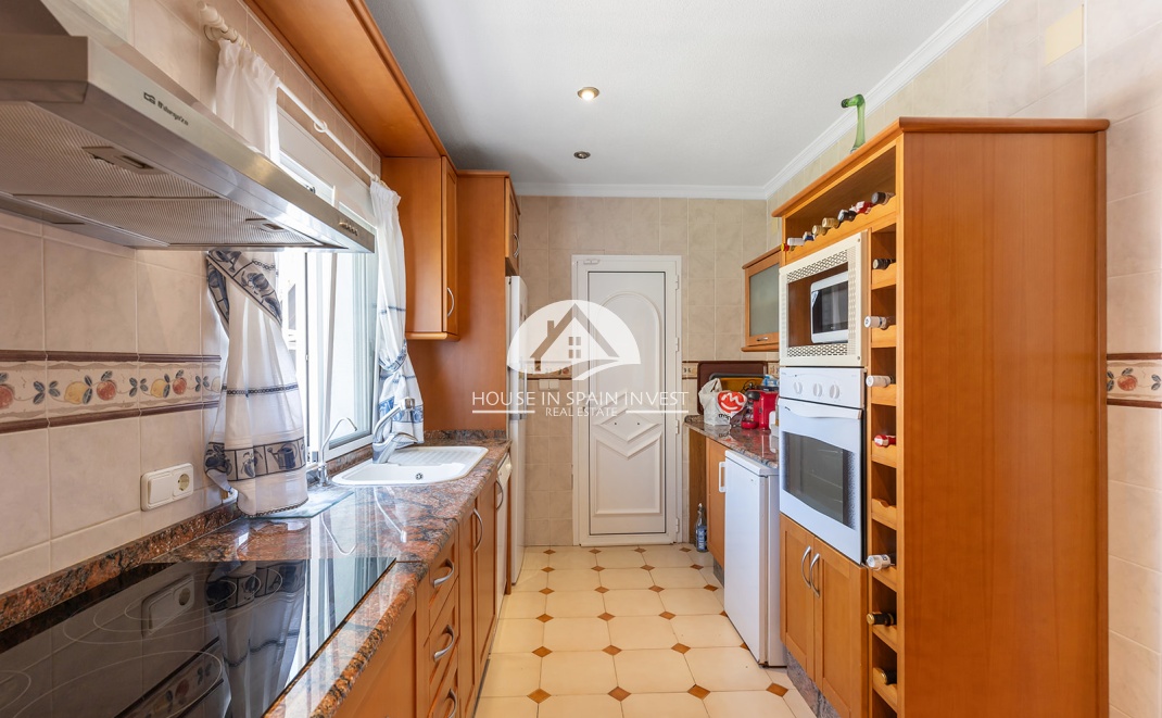 Resale - Villa - Torrevieja - Punta Prima  