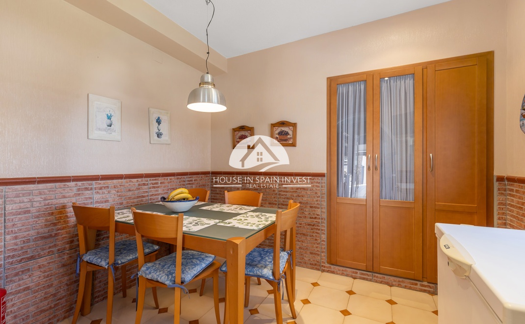 Resale - Villa - Torrevieja - Punta Prima  
