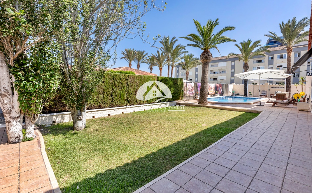Resale - Villa - Torrevieja - Punta Prima  