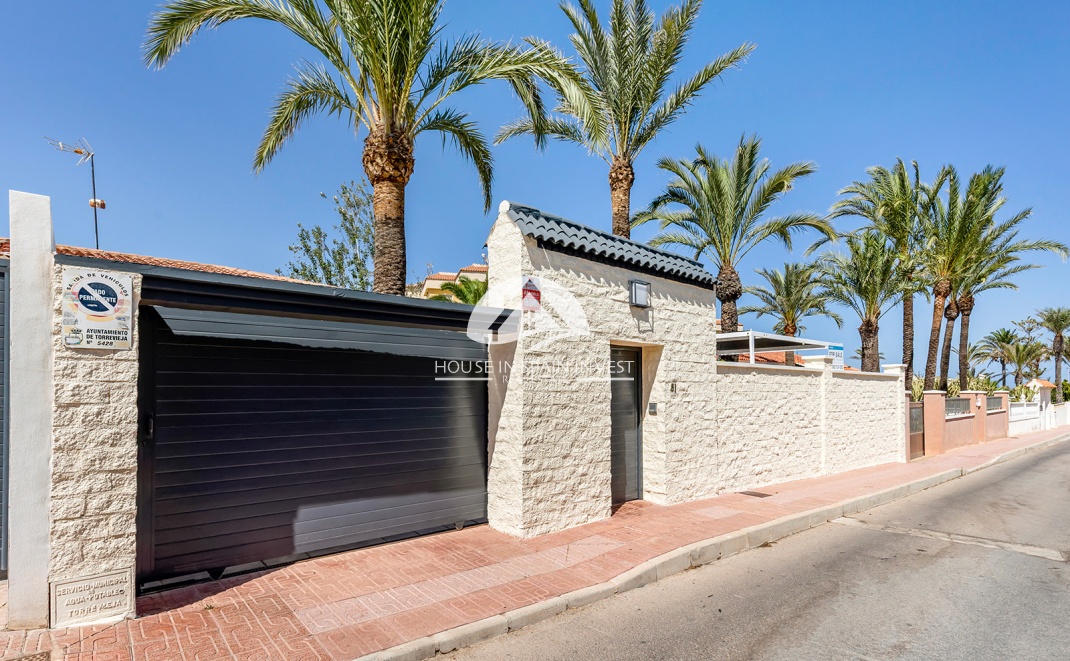 Resale - Villa - Torrevieja - Punta Prima  