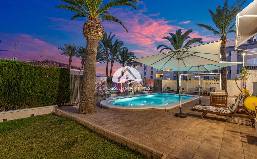 Resale - Villa - Torrevieja - Punta Prima  