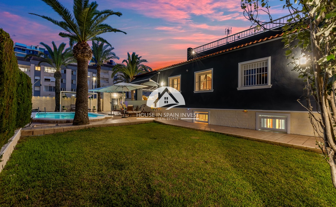 Resale - Villa - Torrevieja - Punta Prima  