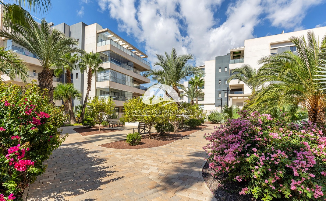 Resale - Apartment - Orihuela Costa - Villamartín