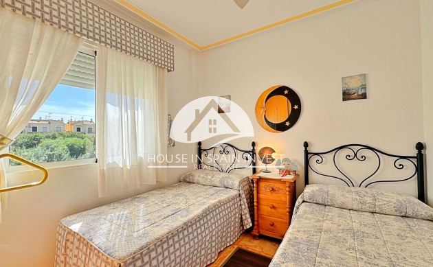 Resale - Apartment  - Orihuela Costa - La Zenia