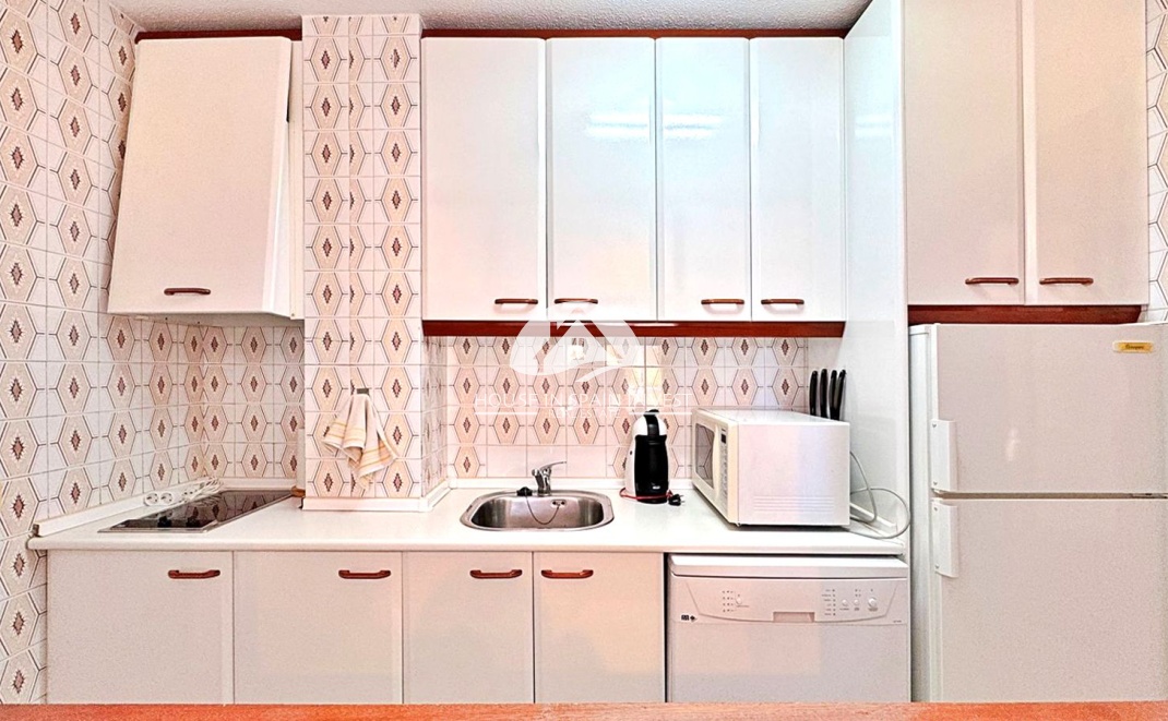 Resale - Apartment  - Torrevieja - Punta Prima  