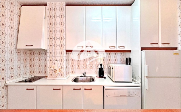 Resale - Apartment  - Torrevieja - Punta Prima  