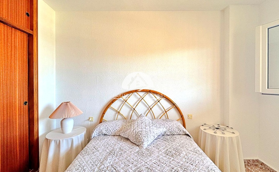 Resale - Apartment  - Torrevieja - Punta Prima  