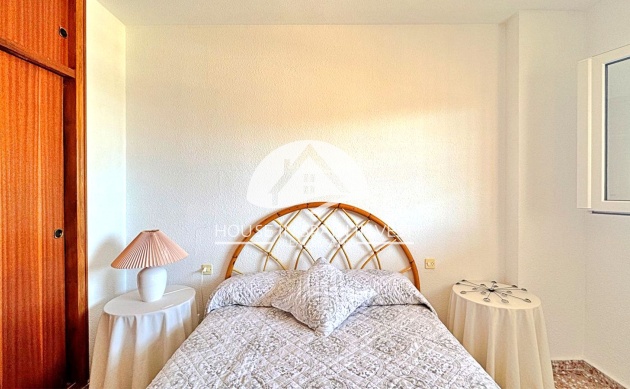 Resale - Apartment  - Torrevieja - Punta Prima  