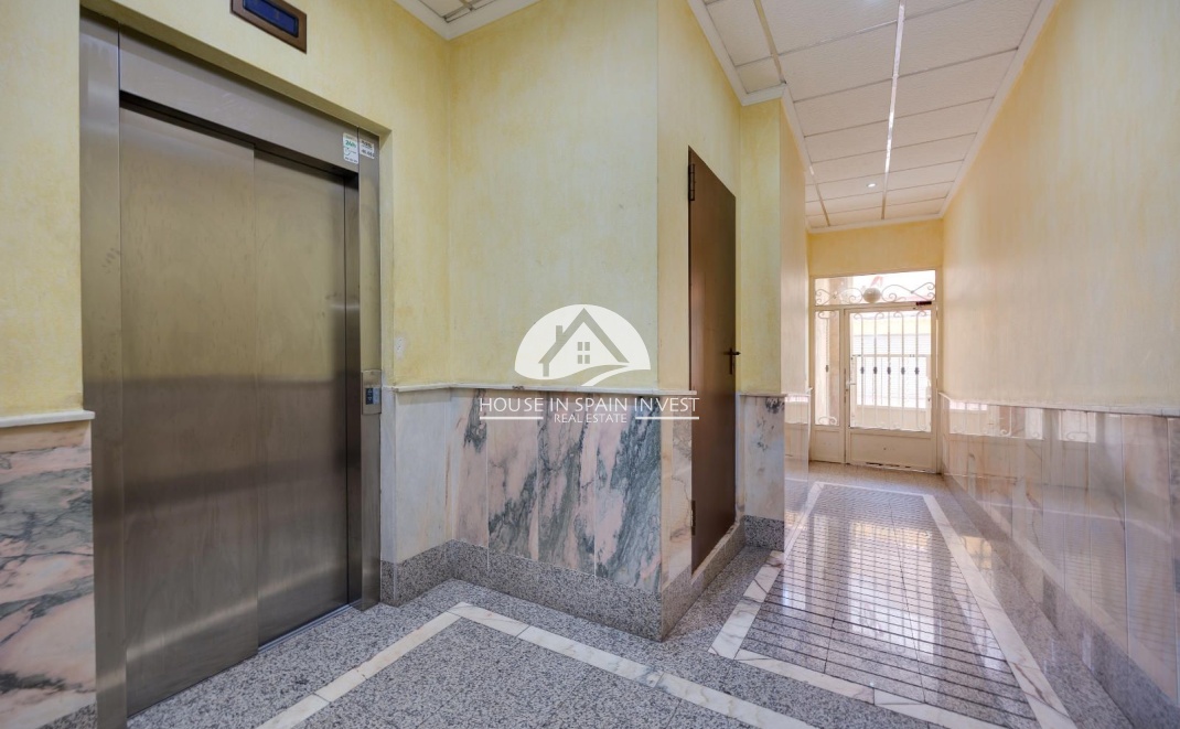 Resale - Apartment  - Torrevieja - Centro