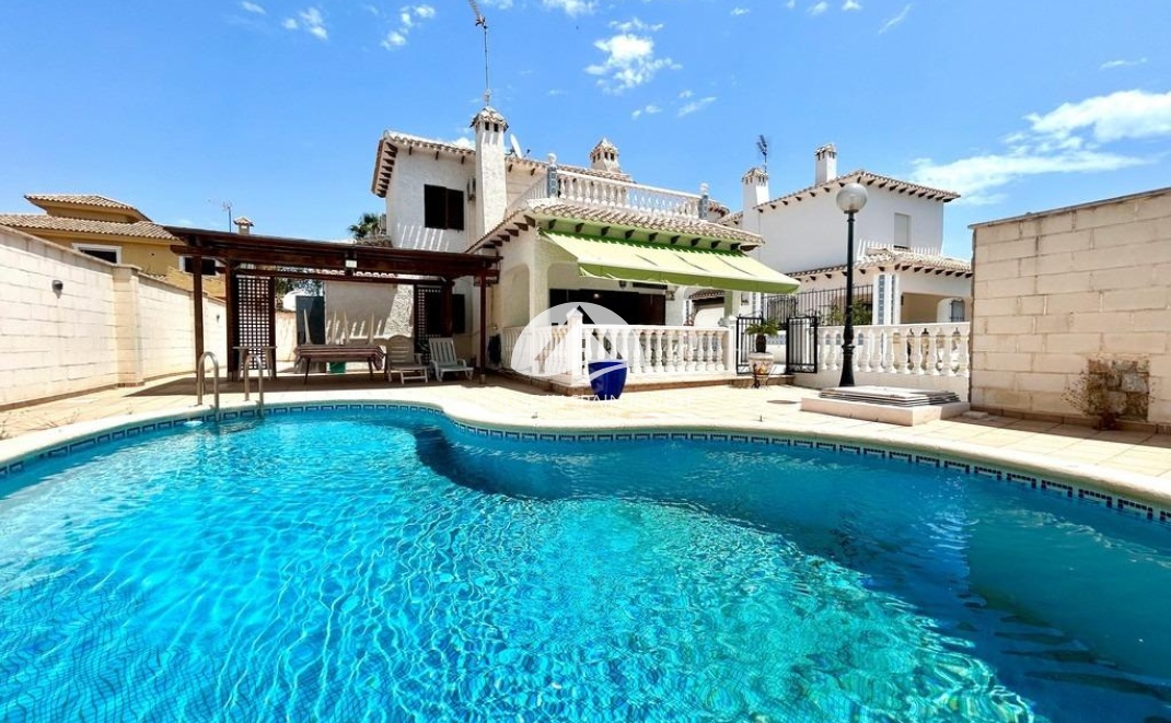 Resale - Villa - Orihuela Costa - La Zenia