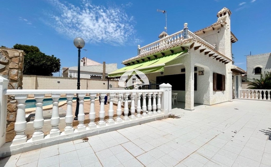 Resale - Villa - Orihuela Costa - La Zenia