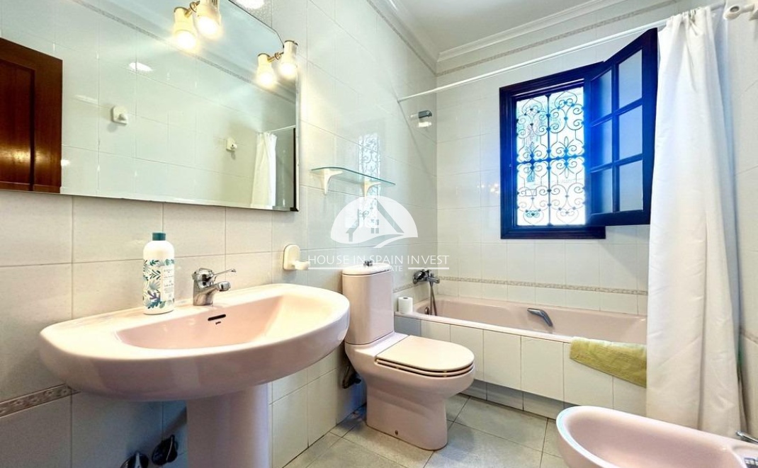 Resale - Villa - Orihuela Costa - La Zenia