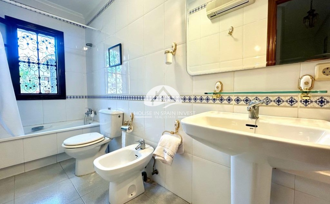 Resale - Villa - Orihuela Costa - La Zenia