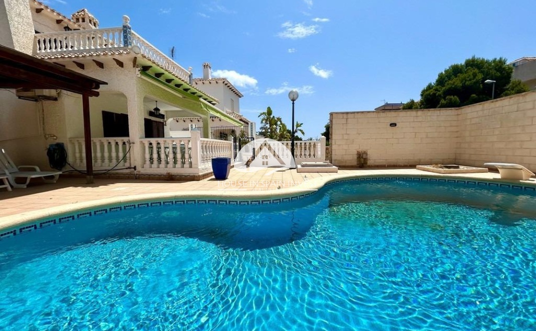 Resale - Villa - Orihuela Costa - La Zenia