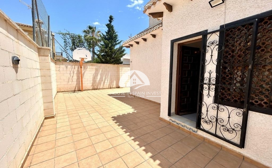 Resale - Villa - Orihuela Costa - La Zenia
