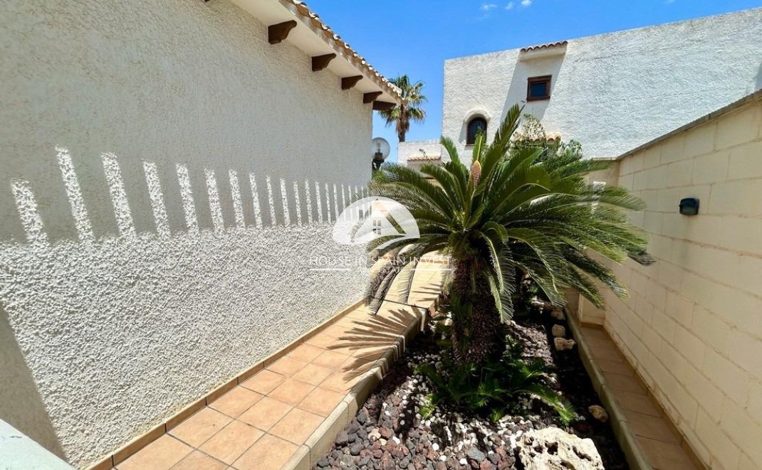 Resale - Villa - Orihuela Costa - La Zenia