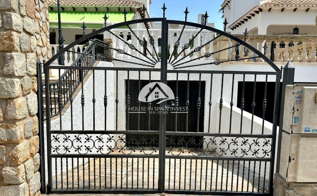 Resale - Villa - Orihuela Costa - La Zenia