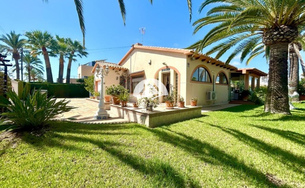 Resale - Villa - Orihuela Costa - Cabo roig  