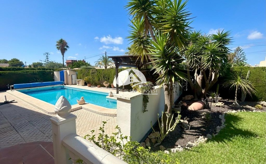 Resale - Villa - Orihuela Costa - Cabo roig  