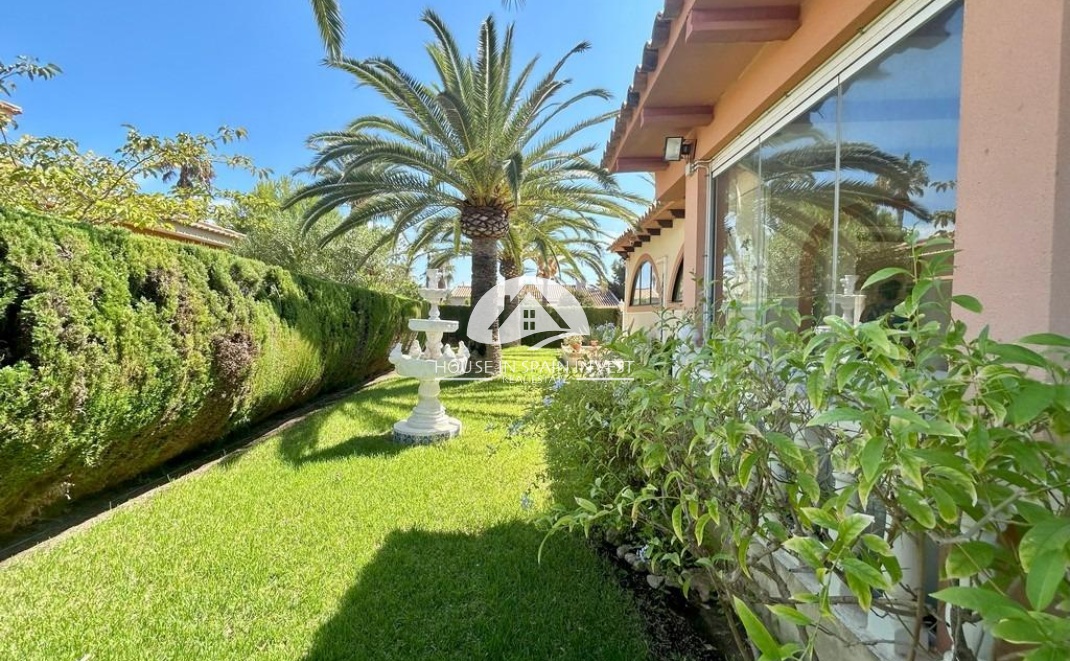 Resale - Villa - Orihuela Costa - Cabo roig  