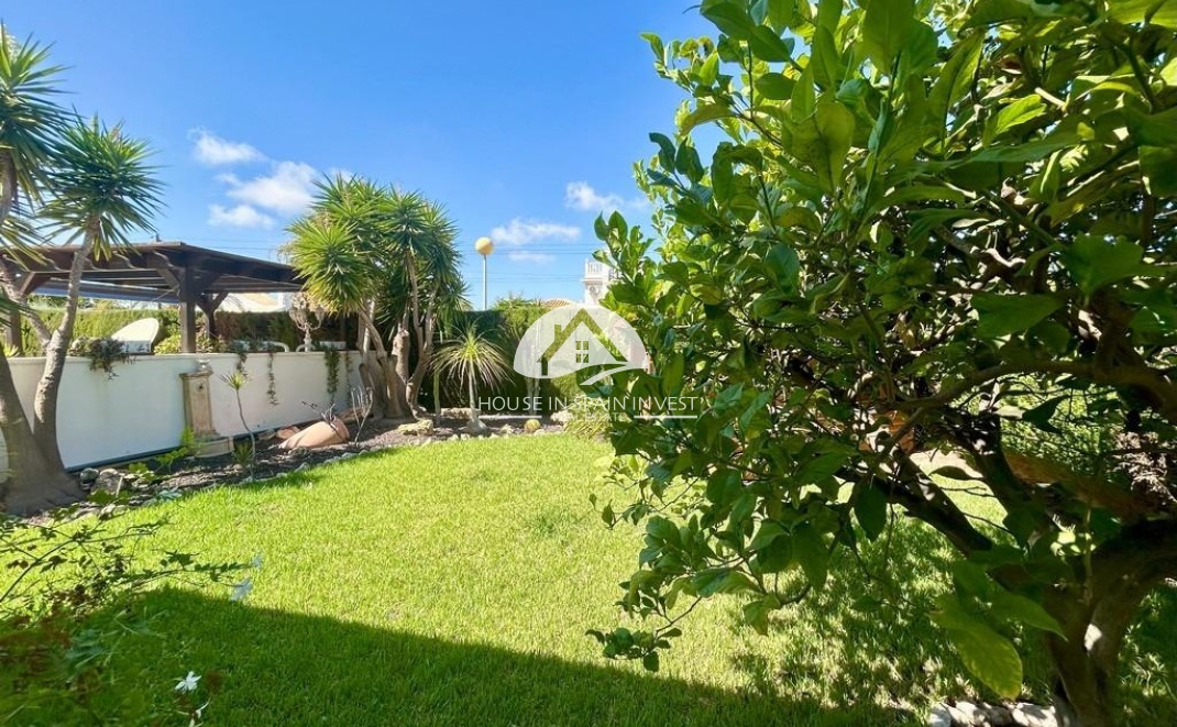 Resale - Villa - Orihuela Costa - Cabo roig  