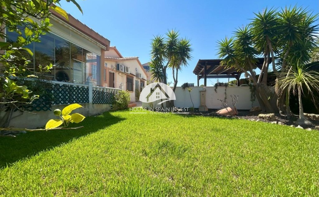 Resale - Villa - Orihuela Costa - Cabo roig  