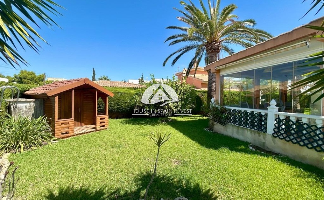 Resale - Villa - Orihuela Costa - Cabo roig  