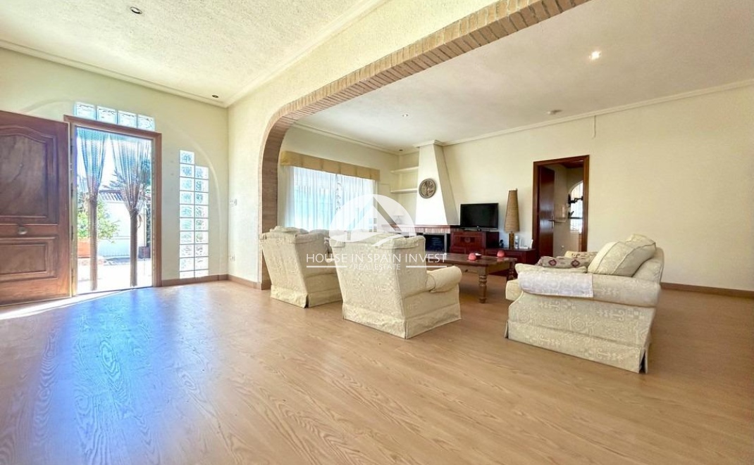 Resale - Villa - Orihuela Costa - Cabo roig  