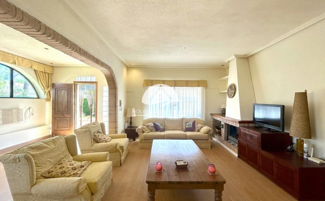 Resale - Villa - Orihuela Costa - Cabo roig  