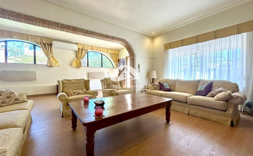 Resale - Villa - Orihuela Costa - Cabo roig  