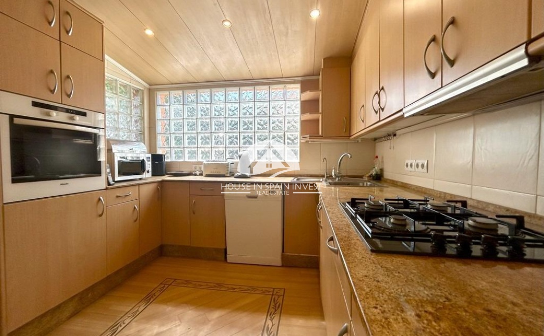 Resale - Villa - Orihuela Costa - Cabo roig  