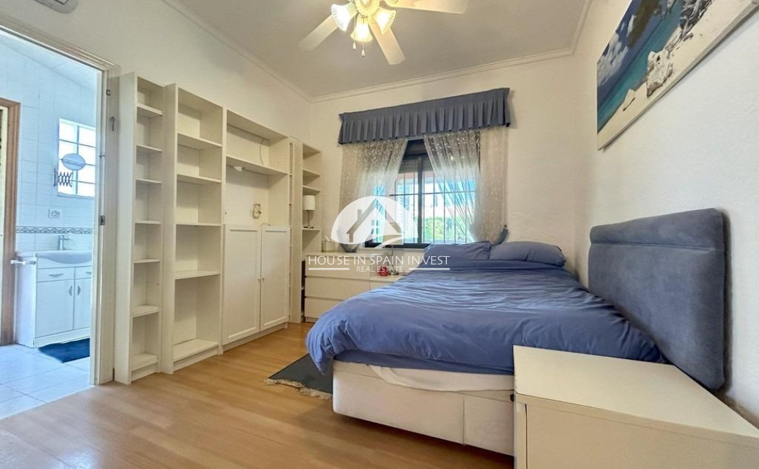 Resale - Villa - Orihuela Costa - Cabo roig  