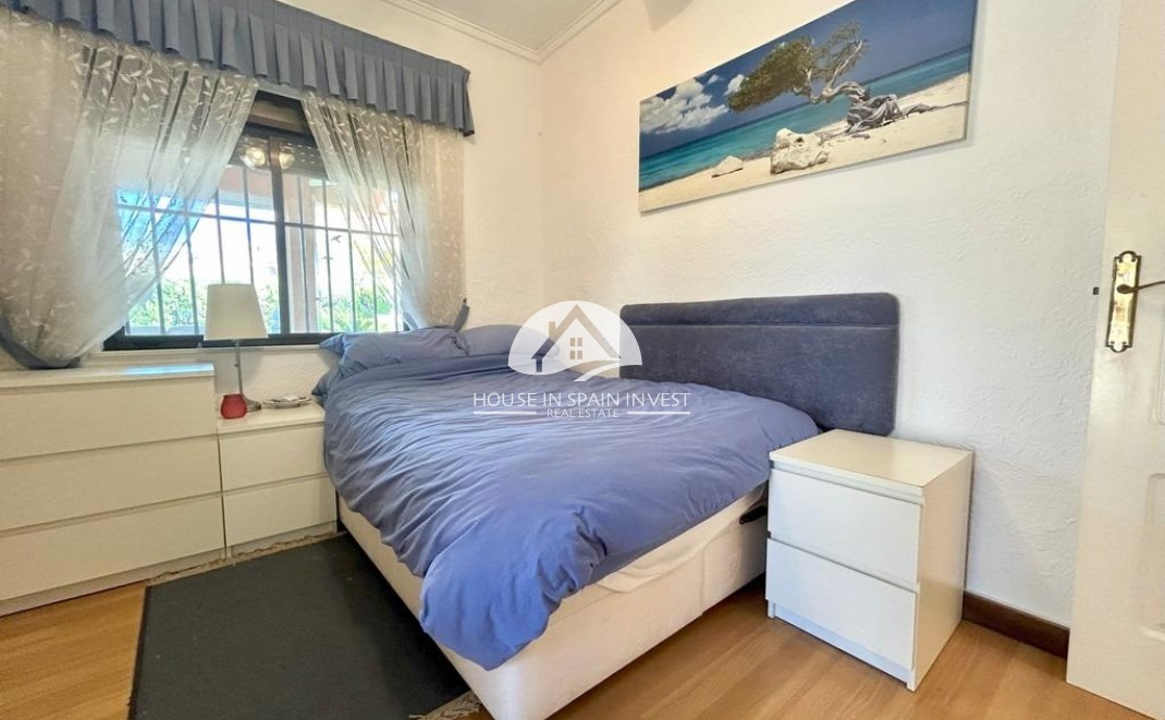 Resale - Villa - Orihuela Costa - Cabo roig  