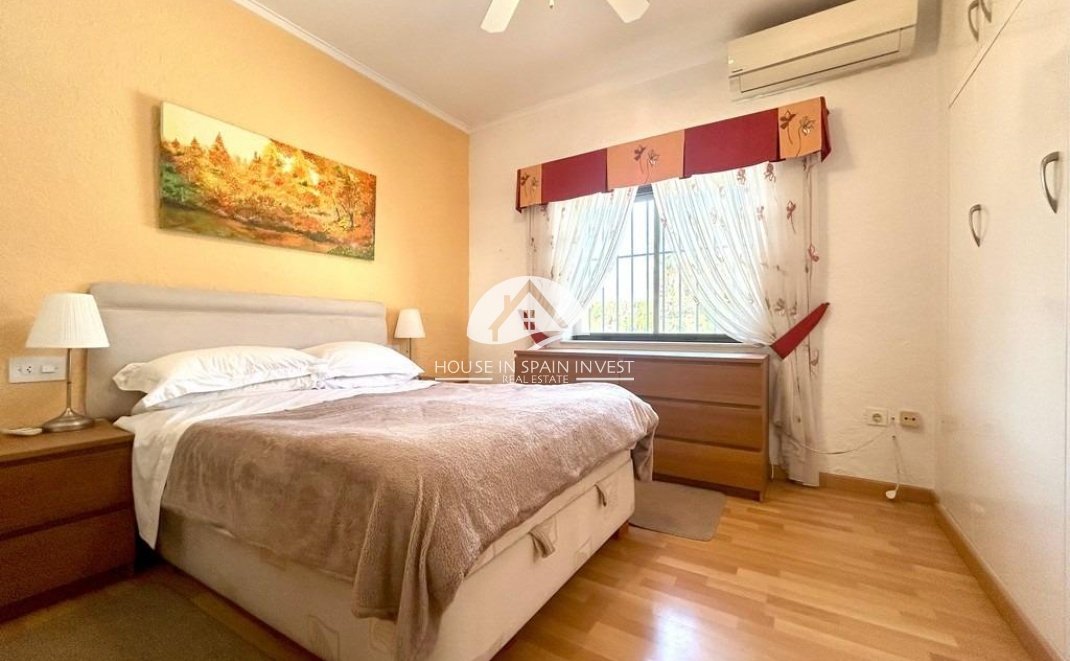 Resale - Villa - Orihuela Costa - Cabo roig  