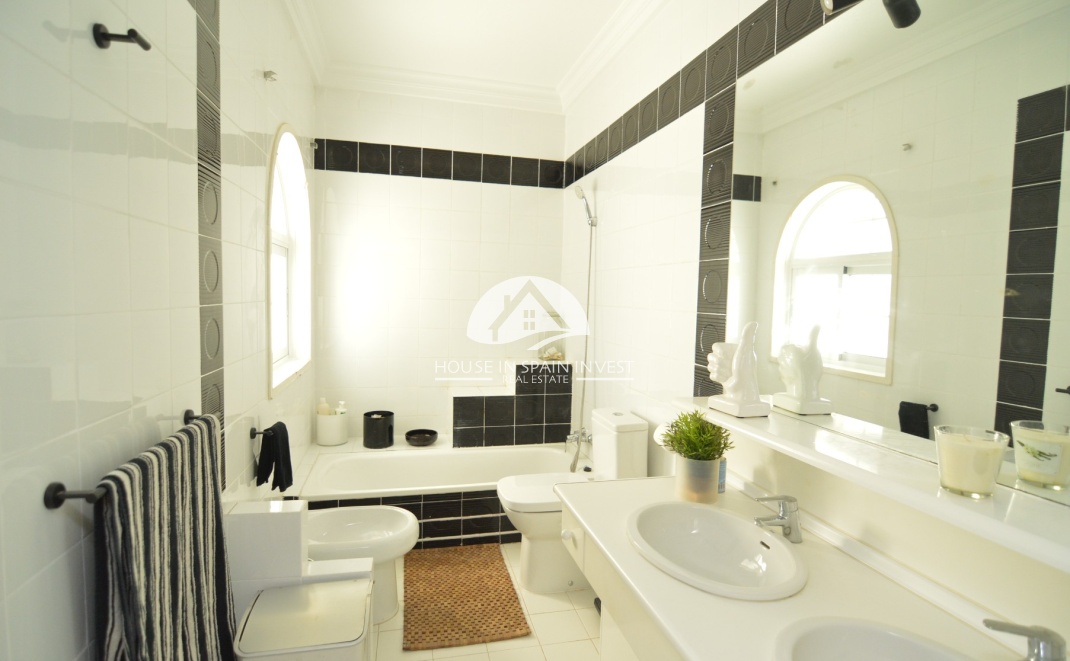 Herverkoop - Villa - Torrevieja - La Siesta - El Salado -  Torreta