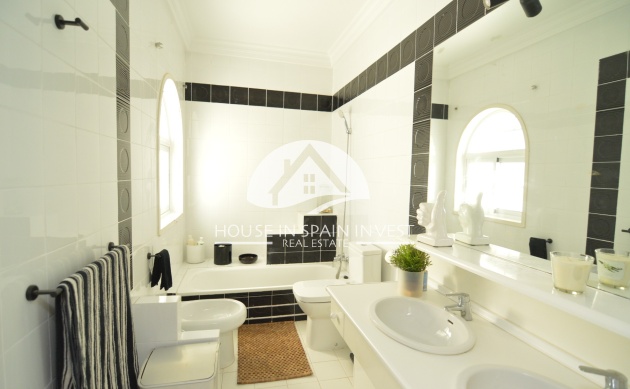 Herverkoop - Villa - Torrevieja - La Siesta - El Salado -  Torreta