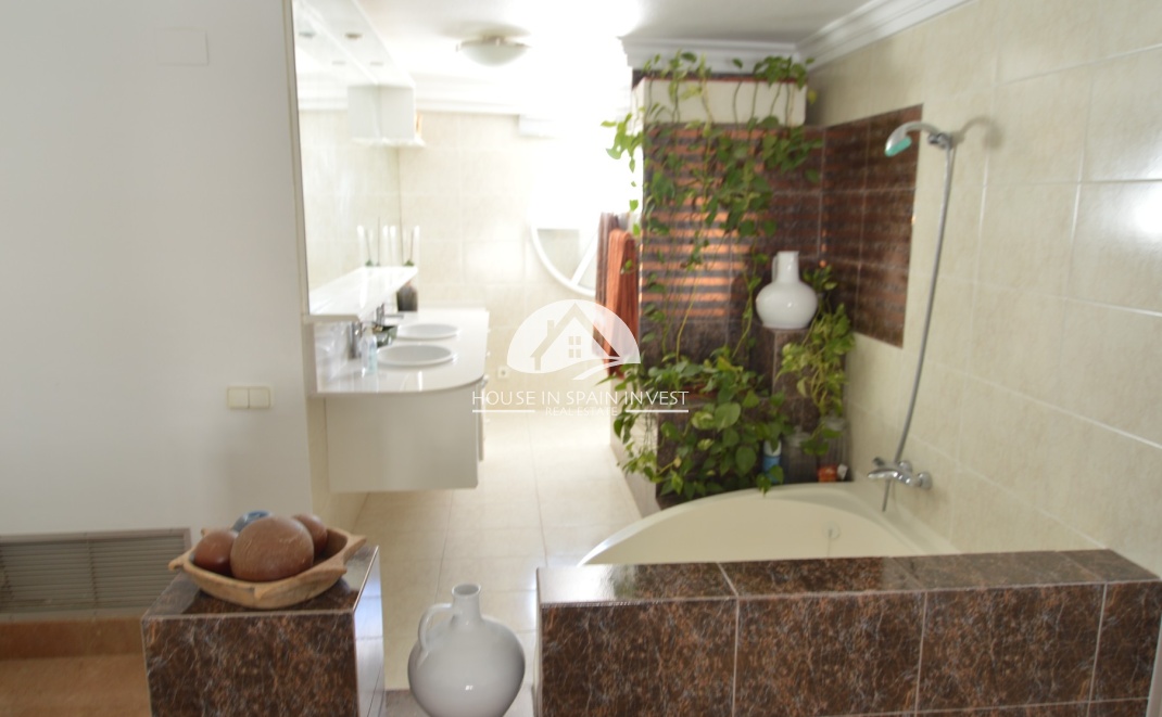 Herverkoop - Villa - Torrevieja - La Siesta - El Salado -  Torreta