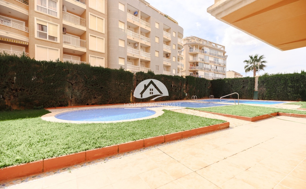 Resale - Apartment  - Torrevieja - Playa de los Locos
